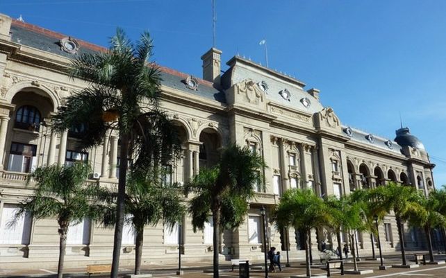 Tras el escándalo, se cocina una reunión caliente entre Omar Perotti y los diputados