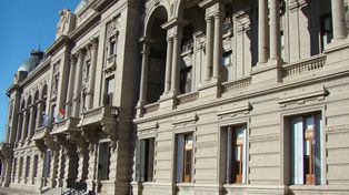 Comienza el pago de haberes a los agentes provinciales