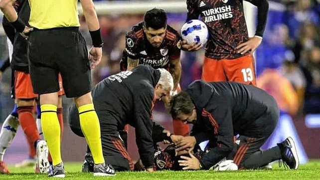 Video: Aliendro se llevó un gran susto en su debut en River