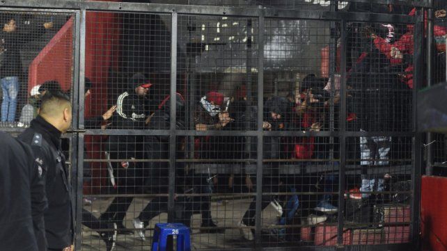 Hinchas de Newells y Corinthians protagonizaron incidentes en el encuentro por la Sudamericana que se disputó este martes a la noche en el Coloso Marcelo Bielsa. &nbsp;