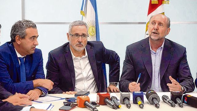 cónclave político. El gobernador y su ministro de Seguridad se reunieron con el jefe de policía y los intendentes de grandes ciudades.