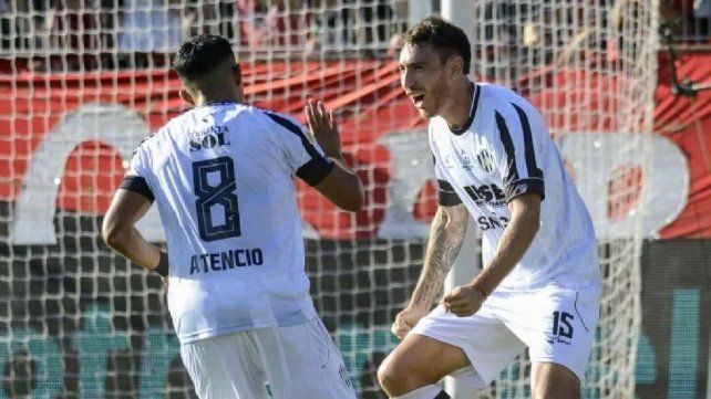 Central Córdoba derrotó a Newells en Rosario.