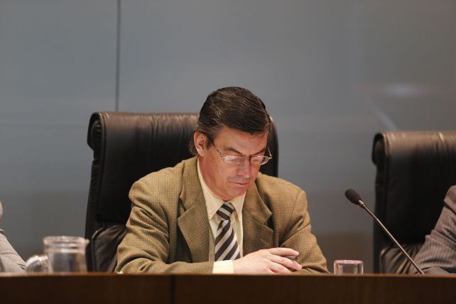 Objeción. El vocal Perotti cuestionó la aplicación lineal del delito continuado en casos de abuso sexual.