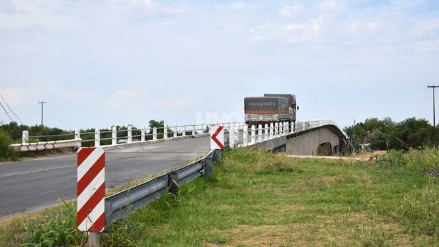 El puente Arroyo Leyes se encuentra ubicado a 36 km al noreste de la ciudad de Santa Fe