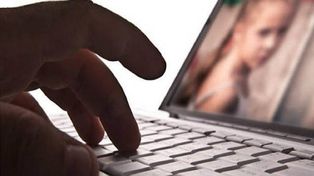 Apresan a subcomisario con pornografía infantil