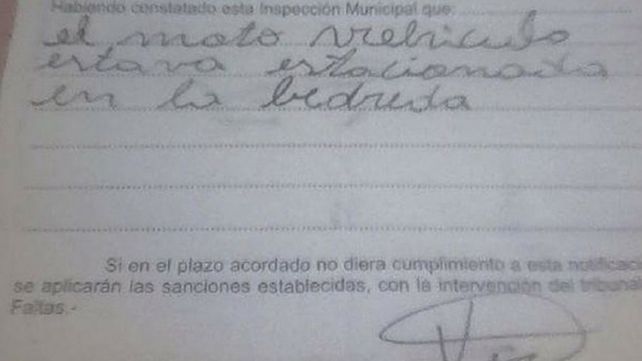 Una multa con graves errores ortográficos se volvió viral en las redes sociales