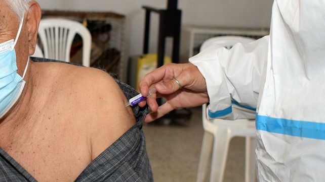 Salud prevé avanzar con la vacunación antigripal en adultos mayores de 65 años en residencias de larga estadía geriátricas y gerontológicas.