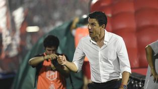 Mauricio Larriera, muy conforme con el inicio de Newells en la Copa de la Liga.