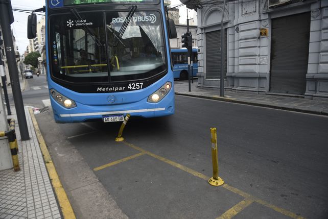 Piden colocar más pretiles que evitan estacionar en esquinas del centro