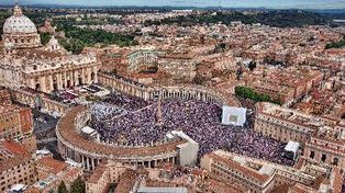 Un mill&oacute;n de peregrinos celebr&oacute; la beatificaci&oacute;n de Juan Pablo II en Roma