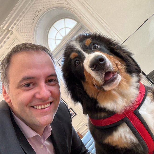El sucesor de Balcarce y Dylan: Adorni presentó a un nuevo integrante en Casa Rosada