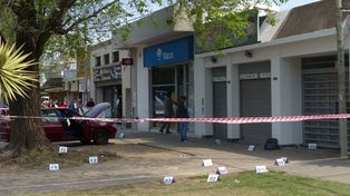 Violento tiroteo en la calle en fallido atraco a un camión de caudales
