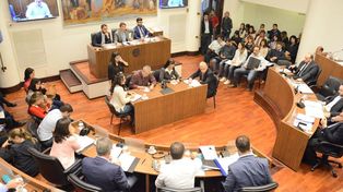 En sesión extraordinaria, el Concejo Municipal rechazó el pedido de endeudamiento