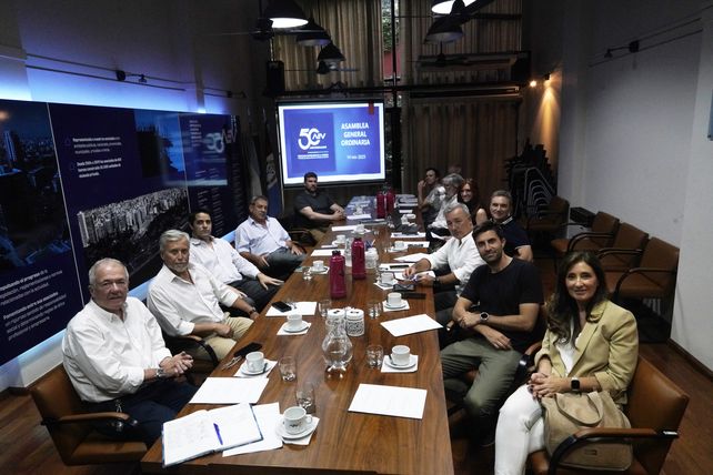 La asamblea de la AEV que se realizó este martes.
