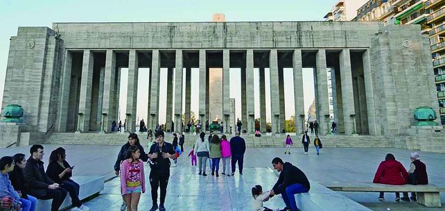 El Monumento a la Bandera se afianza como monumento histórico de la ciudad y el país.