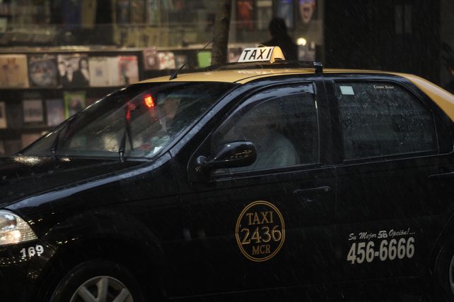 Los taxistas dicen que las flexibilizaciones en requisitos no alcanzan para sobrellevar la crisis.&nbsp;