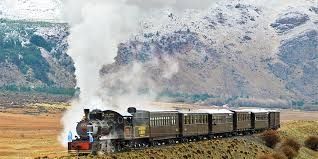 La Trochita ofrece una experiencia a través del tiempo sobre un tren de más de 100 años.