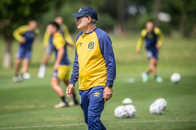 Ariel Holan ya está metido de lleno en el mundo Central. En una semana su equipo saltará a la cancha.