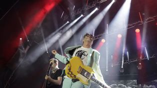 Fito hizo bailar y cantar a una multitud que se congregó en la ex Rural.