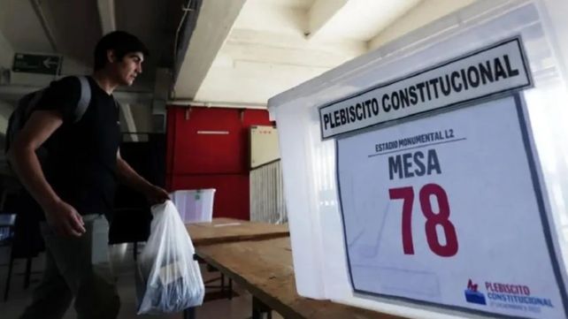 Chile rechaza la Constitución redactada por la derecha con un 55% del voto en contra