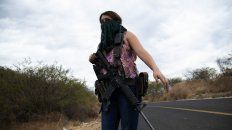Una vigilante del grupo de mujeres de Michoacán que se enfrentan al Cartel Jalisco Nueva Generación. Una vigilante del grupo de mujeres de Michoacán que se enfrentan al Cartel Jalisco Nueva Generación.