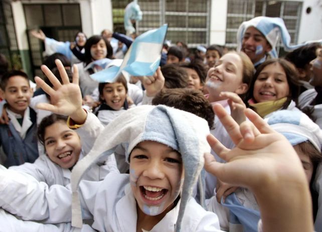 Ver el Mundial en las escuelas causa furor entre los alumnos. Ver el Mundial en las escuelas causa furor entre los alumnos.