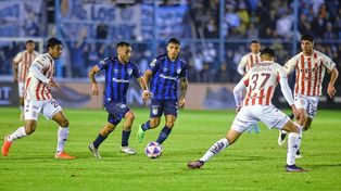 Atlético Tucumán empató con Unión y se alejó de la punta