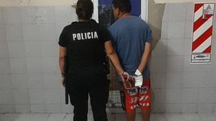El hombre que presentaba una herida cortante en una mano, imputado de daño contra un local gastronómico.&nbsp;