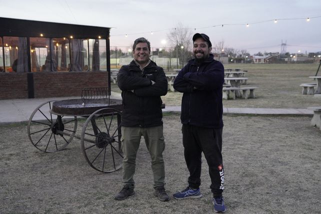 Club Punta Chacra. Dejamos varias pelotas en la cancha para que los pibes entren y juegan