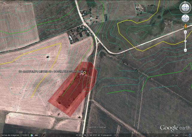 La escuela Bartolomé Mitre del Departamento Uruguay rodeada por un campo desértico.&nbsp;