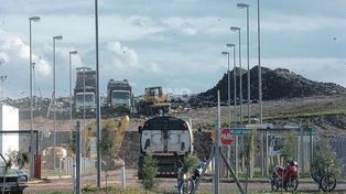 Cuenta regresiva para la basura Santa Fe: presentaron un plan para mudar el relleno sanitario y crear estaciones de transferencia