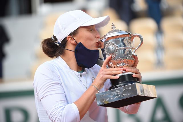 La polaca Iga Swiatek se quedó con el título femenino en Roland Garros.