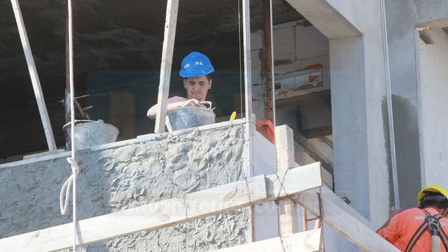 El empleo en el sector de la construcción superó los 390.000 puestos en octubre
