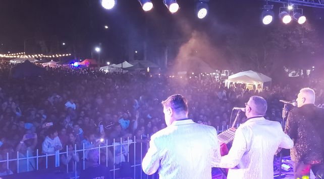 Elortondo se vistió de fiesta con una feria de artesanías y productos locales