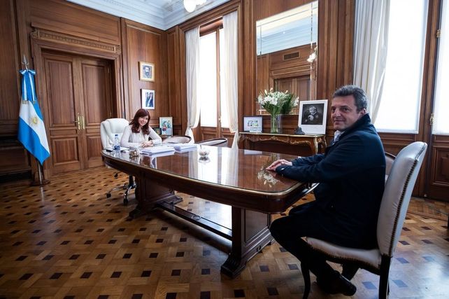 Cristina Fernández recibió a Sergio Massa antes de la jura como ministro. 