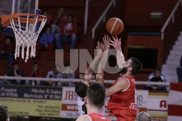 Unión superó a Comunicaciones y estiró la serie a un cuarto partido en el TNA