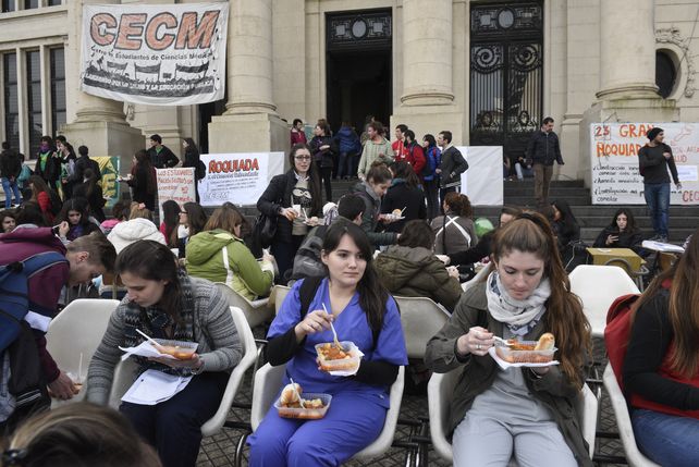 En Medicina se realizó una propuesta similar para pedir que se concluya la construcción del comedor.