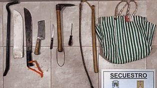 La Paz: hacha, machete y cuchillos en la casa de su víctima