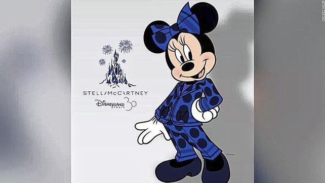 Minnie Mouse cambia su vestido rojo por un traje con pantalón