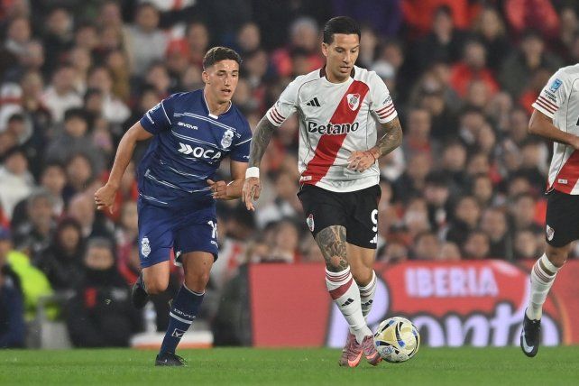 Golazo de Driussi a los 29 minutos para River.