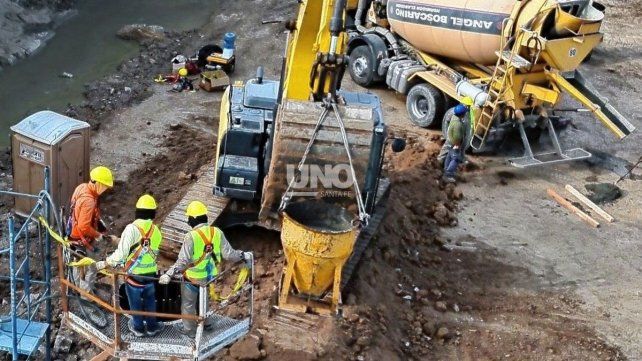 Nuevo puente Santa Fe-Santo Tomé. Provincia hormigonó las primeras tres columnas de la obra. Nuevo puente Santa Fe-Santo Tomé. Provincia hormigonó las primeras tres columnas de la obra.