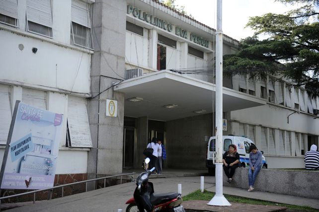 Un comisario inspector sufrió una herida de bala al ser asaltado en la autopista a Santa Fe