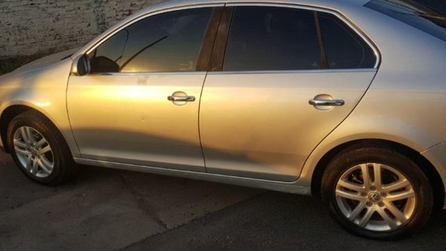 El Volkswagen Vento robado a un hombre de 42 años y cuyo recupero desencadenó un trágico episodio y la muerte de un joven de 25 años.