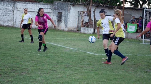 “Desde el municipio impulsamos este programa «Ellas Juegan» con el objetivo de fortalecer el deporte femenino