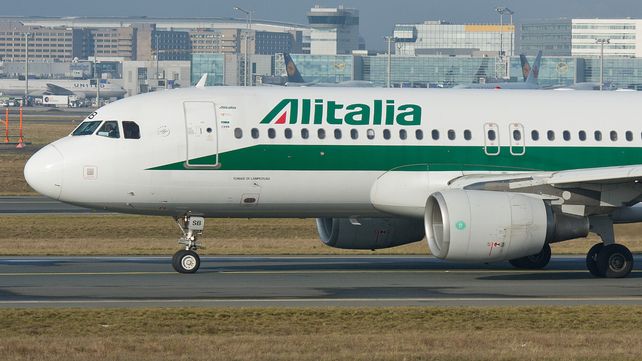 Alitalia no reprogramará sus vuelos desde Argentina y devolverá el importe en pesos
