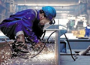 Los industriales santafesinos alertan que si la recesión se prolonga será difícil mantener el personal