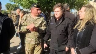 El presidente arribó a Bahía Blanca acompañado por su hermana Karina Milei.