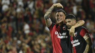 Juan Ignacio Ramírez y Ever Banega, cuando el uruguayo jugaba en Newells.&nbsp;