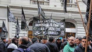 Los gremios de los trabajadores que fabrican neumáticos tomaron parte del Ministerio de Trabajo