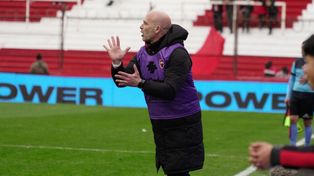 Sebastián Méndez rearmó el equipo de Newells debido a las bajas por lesión y a la proximidad del clásico.